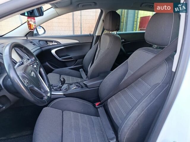 Белый Опель Инсигния, объемом двигателя 2 л и пробегом 280 тыс. км за 8450 $, фото 32 на Automoto.ua