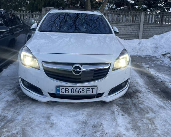 Белый Опель Инсигния, объемом двигателя 2.01 л и пробегом 201 тыс. км за 13500 $, фото 2 на Automoto.ua
