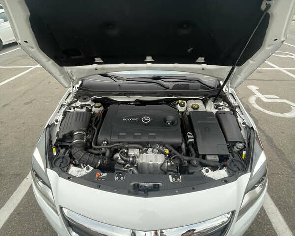 Білий Опель Інсігнія, об'ємом двигуна 2 л та пробігом 200 тис. км за 12500 $, фото 41 на Automoto.ua