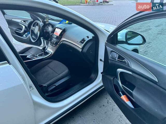 Белый Опель Инсигния, объемом двигателя 2 л и пробегом 281 тыс. км за 10000 $, фото 17 на Automoto.ua