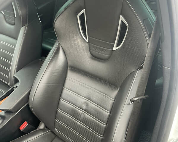 Білий Опель Інсігнія, об'ємом двигуна 2 л та пробігом 200 тис. км за 12500 $, фото 22 на Automoto.ua