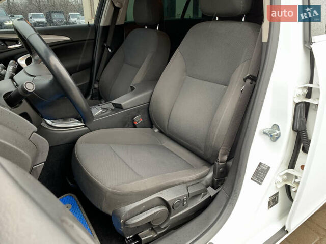 Белый Опель Инсигния, объемом двигателя 2 л и пробегом 179 тыс. км за 9399 $, фото 24 на Automoto.ua