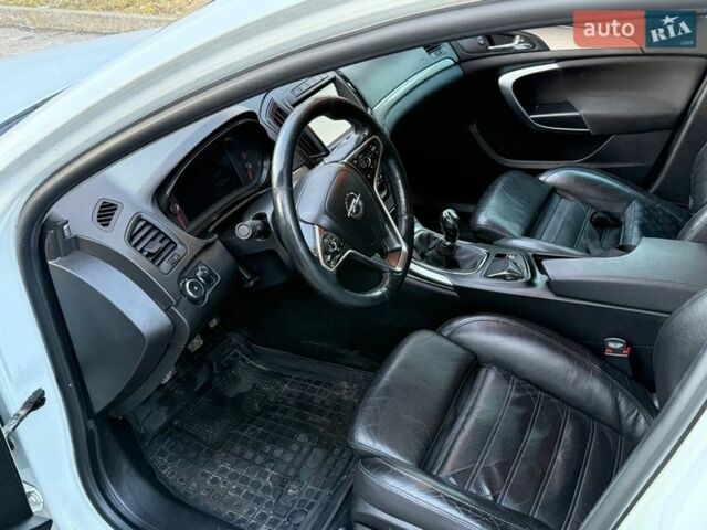 Белый Опель Инсигния, объемом двигателя 1.96 л и пробегом 320 тыс. км за 8500 $, фото 9 на Automoto.ua