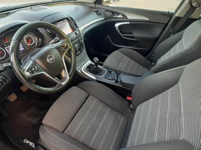 Белый Опель Инсигния, объемом двигателя 2 л и пробегом 220 тыс. км за 8600 $, фото 1 на Automoto.ua