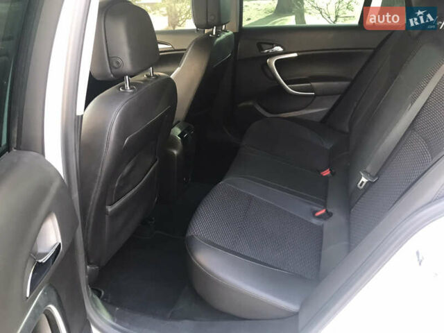 Білий Опель Інсігнія, об'ємом двигуна 2 л та пробігом 210 тис. км за 10800 $, фото 18 на Automoto.ua