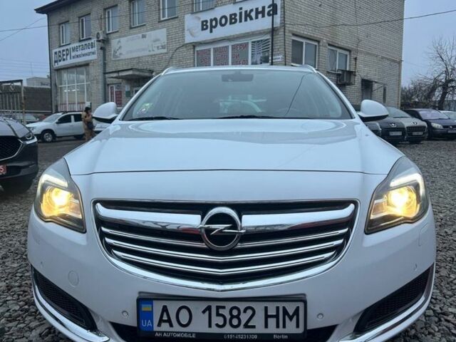 Белый Опель Инсигния, объемом двигателя 2 л и пробегом 217 тыс. км за 8800 $, фото 4 на Automoto.ua