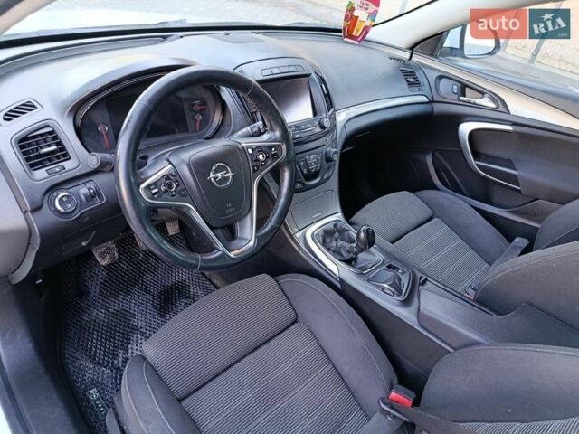 Белый Опель Инсигния, объемом двигателя 2 л и пробегом 280 тыс. км за 8450 $, фото 31 на Automoto.ua