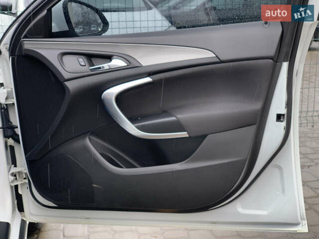 Белый Опель Инсигния, объемом двигателя 2 л и пробегом 179 тыс. км за 9399 $, фото 31 на Automoto.ua