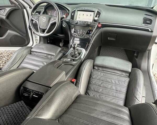 Білий Опель Інсігнія, об'ємом двигуна 2 л та пробігом 191 тис. км за 8200 $, фото 25 на Automoto.ua