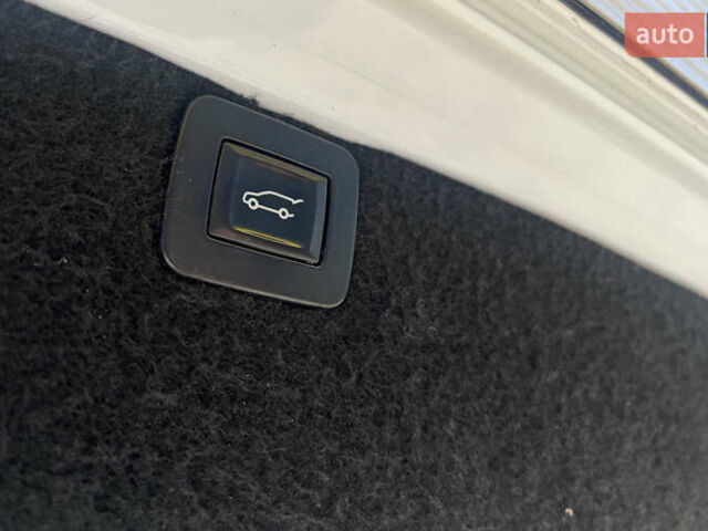 Білий Опель Інсігнія, об'ємом двигуна 2 л та пробігом 334 тис. км за 9150 $, фото 28 на Automoto.ua