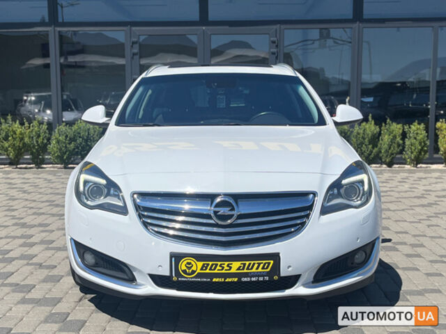 Белый Опель Инсигния, объемом двигателя 2 л и пробегом 321 тыс. км за 9999 $, фото 1 на Automoto.ua