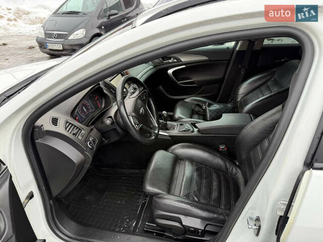 Белый Опель Инсигния, объемом двигателя 1.96 л и пробегом 320 тыс. км за 9300 $, фото 7 на Automoto.ua