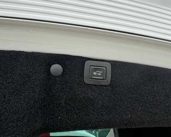 Білий Опель Інсігнія, об'ємом двигуна 2 л та пробігом 191 тис. км за 8200 $, фото 22 на Automoto.ua