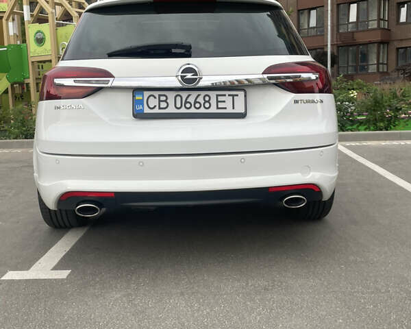 Білий Опель Інсігнія, об'ємом двигуна 2 л та пробігом 200 тис. км за 12500 $, фото 4 на Automoto.ua