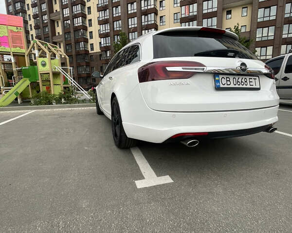 Белый Опель Инсигния, объемом двигателя 2 л и пробегом 195 тыс. км за 15200 $, фото 10 на Automoto.ua