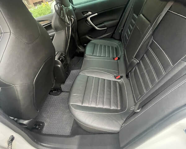 Білий Опель Інсігнія, об'ємом двигуна 2 л та пробігом 200 тис. км за 12500 $, фото 9 на Automoto.ua