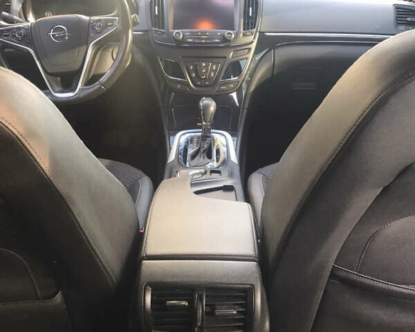 Білий Опель Інсігнія, об'ємом двигуна 2 л та пробігом 210 тис. км за 10800 $, фото 26 на Automoto.ua