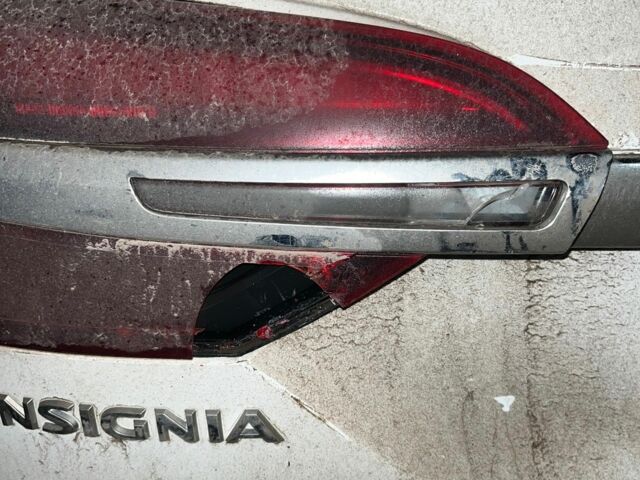 Білий Опель Інсігнія, об'ємом двигуна 2 л та пробігом 308 тис. км за 8500 $, фото 7 на Automoto.ua