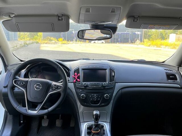 Белый Опель Инсигния, объемом двигателя 2 л и пробегом 246 тыс. км за 9100 $, фото 7 на Automoto.ua