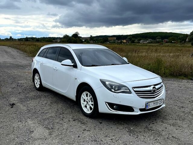 Белый Опель Инсигния, объемом двигателя 2 л и пробегом 300 тыс. км за 9200 $, фото 1 на Automoto.ua