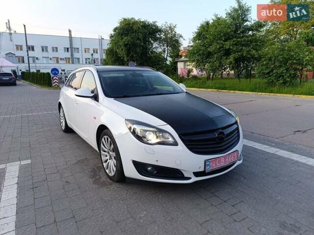 Белый Опель Инсигния, объемом двигателя 2 л и пробегом 248 тыс. км за 9650 $, фото 1 на Automoto.ua
