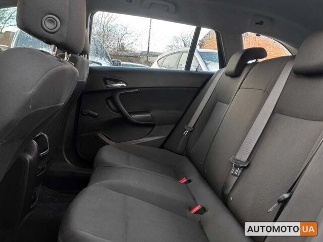 Белый Опель Инсигния, объемом двигателя 2 л и пробегом 243 тыс. км за 9450 $, фото 21 на Automoto.ua