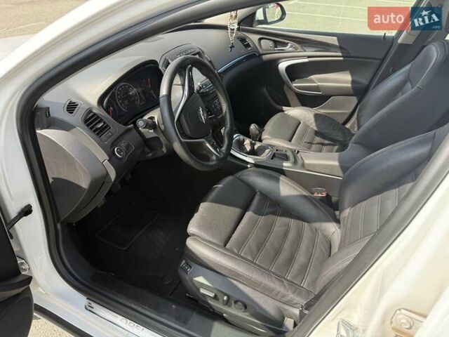 Белый Опель Инсигния, объемом двигателя 1.96 л и пробегом 295 тыс. км за 12000 $, фото 13 на Automoto.ua