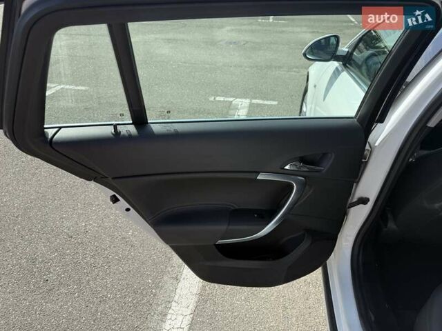 Белый Опель Инсигния, объемом двигателя 1.96 л и пробегом 295 тыс. км за 12000 $, фото 28 на Automoto.ua