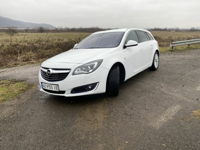 Белый Опель Инсигния, объемом двигателя 2 л и пробегом 320 тыс. км за 9349 $, фото 1 на Automoto.ua