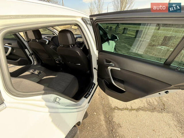 Білий Опель Інсігнія, об'ємом двигуна 2 л та пробігом 221 тис. км за 11600 $, фото 12 на Automoto.ua