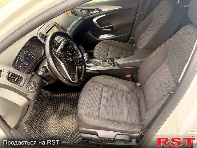 Білий Опель Інсігнія, об'ємом двигуна 2 л та пробігом 224 тис. км за 10999 $, фото 10 на Automoto.ua