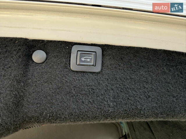 Білий Опель Інсігнія, об'ємом двигуна 2 л та пробігом 221 тис. км за 11600 $, фото 21 на Automoto.ua