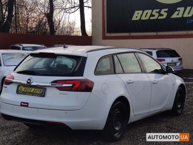 Белый Опель Инсигния, объемом двигателя 2 л и пробегом 243 тыс. км за 9450 $, фото 5 на Automoto.ua