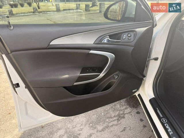 Білий Опель Інсігнія, об'ємом двигуна 2 л та пробігом 221 тис. км за 11600 $, фото 7 на Automoto.ua