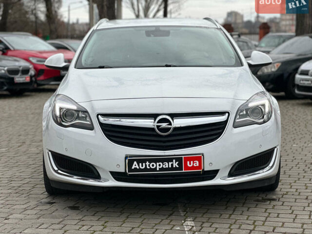 Белый Опель Инсигния, объемом двигателя 2 л и пробегом 200 тыс. км за 8590 $, фото 1 на Automoto.ua