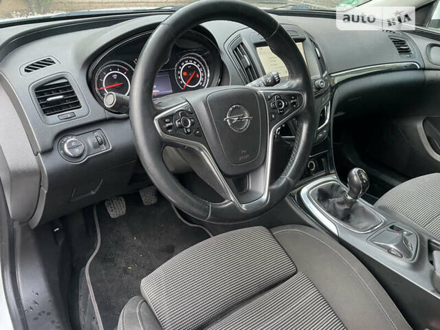 Белый Опель Инсигния, объемом двигателя 1.96 л и пробегом 300 тыс. км за 9000 $, фото 9 на Automoto.ua