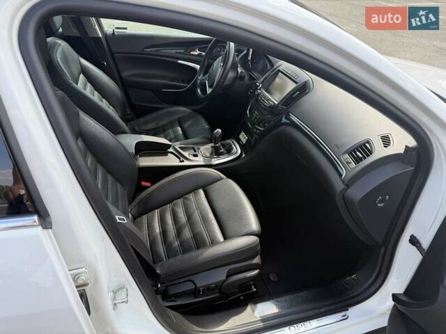 Белый Опель Инсигния, объемом двигателя 1.96 л и пробегом 295 тыс. км за 12000 $, фото 9 на Automoto.ua