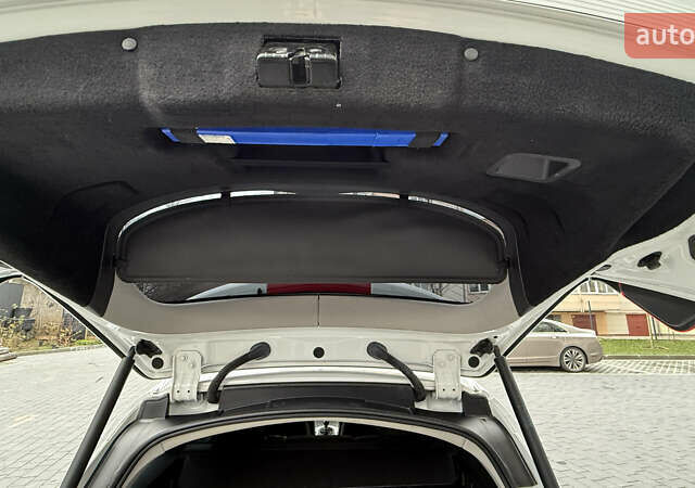 Белый Опель Инсигния, объемом двигателя 1.96 л и пробегом 241 тыс. км за 9800 $, фото 49 на Automoto.ua