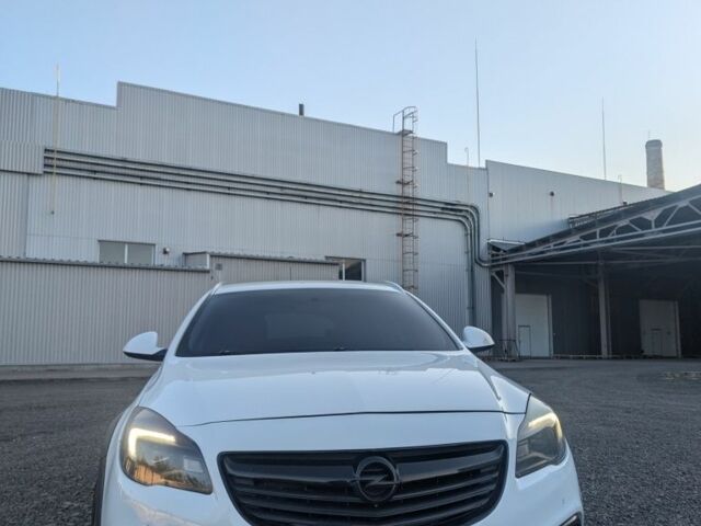 Белый Опель Инсигния, объемом двигателя 2 л и пробегом 230 тыс. км за 9500 $, фото 1 на Automoto.ua