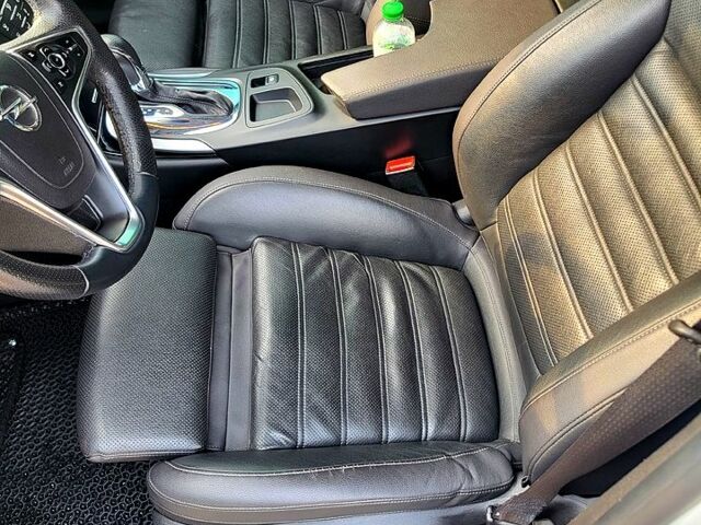 Білий Опель Інсігнія, об'ємом двигуна 2 л та пробігом 201 тис. км за 12450 $, фото 2 на Automoto.ua