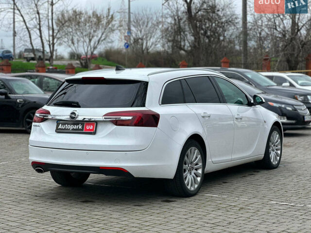 Белый Опель Инсигния, объемом двигателя 2 л и пробегом 200 тыс. км за 8590 $, фото 3 на Automoto.ua