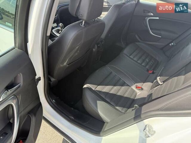 Белый Опель Инсигния, объемом двигателя 1.96 л и пробегом 295 тыс. км за 12000 $, фото 14 на Automoto.ua