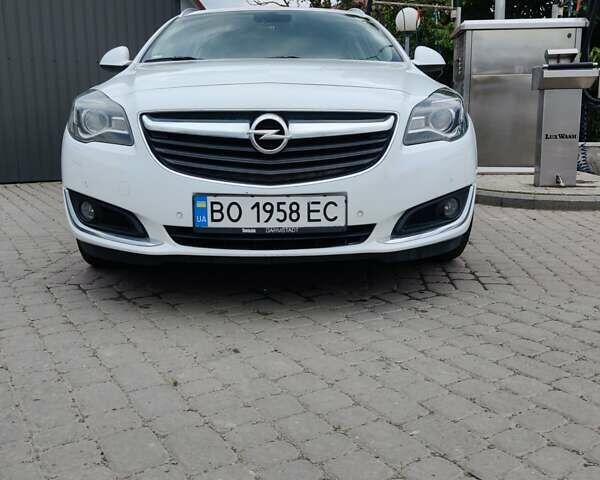 Белый Опель Инсигния, объемом двигателя 1.6 л и пробегом 234 тыс. км за 10000 $, фото 6 на Automoto.ua