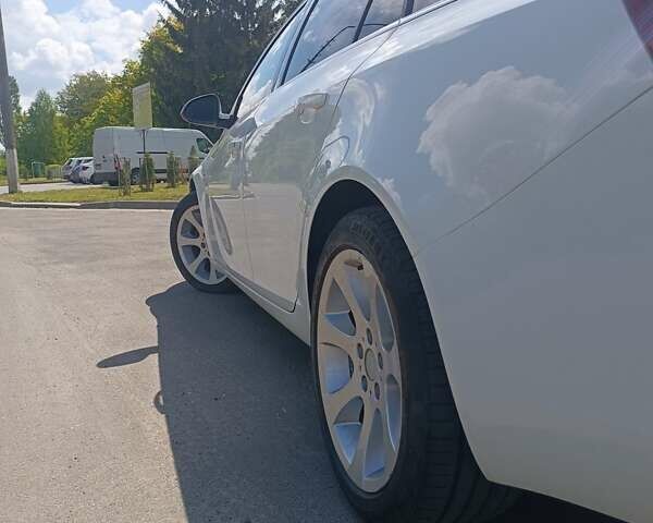 Белый Опель Инсигния, объемом двигателя 1.6 л и пробегом 170 тыс. км за 9900 $, фото 5 на Automoto.ua