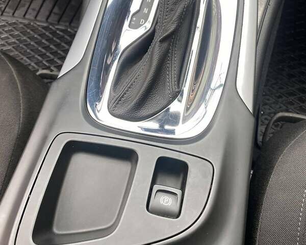 Білий Опель Інсігнія, об'ємом двигуна 1.6 л та пробігом 239 тис. км за 11300 $, фото 3 на Automoto.ua