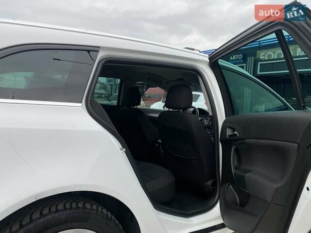 Білий Опель Інсігнія, об'ємом двигуна 1.6 л та пробігом 239 тис. км за 11300 $, фото 18 на Automoto.ua