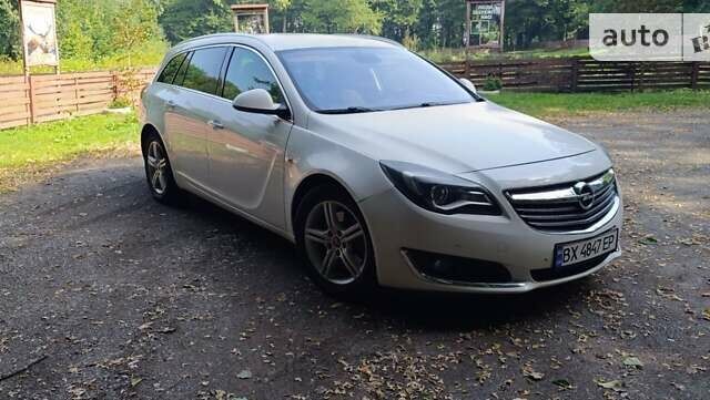 Белый Опель Инсигния, объемом двигателя 2 л и пробегом 237 тыс. км за 10700 $, фото 4 на Automoto.ua