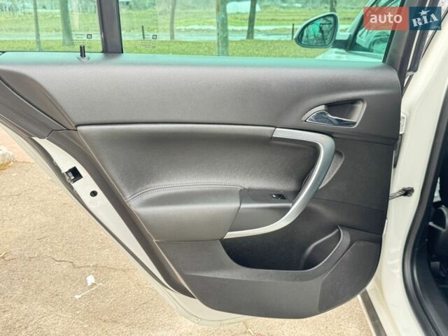 Белый Опель Инсигния, объемом двигателя 2 л и пробегом 248 тыс. км за 11200 $, фото 37 на Automoto.ua