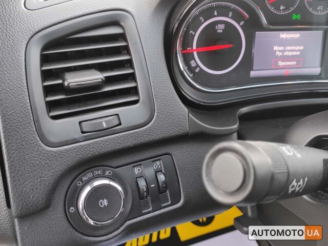 Белый Опель Инсигния, объемом двигателя 2 л и пробегом 243 тыс. км за 9450 $, фото 11 на Automoto.ua