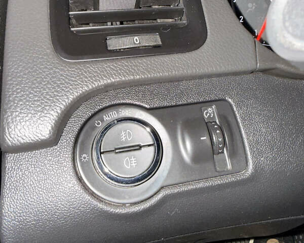 Білий Опель Інсігнія, об'ємом двигуна 2 л та пробігом 221 тис. км за 11600 $, фото 26 на Automoto.ua